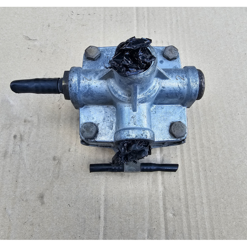 1808338 DAF 106 XF Клапан прискорювальний WABCO 9730113000 1808338 DAF 106 XF Клапан прискорювальний WABCO 9730113000