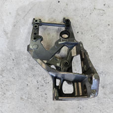 1849493 DAF XF 106 Кронштейн ресори правий